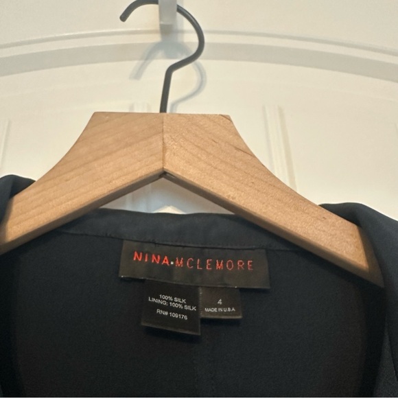 Nina Mclemore Shirt Blouse 100% Silk Dark Blue Minimalist Work Size 4 Small - Picture 5 of 6
